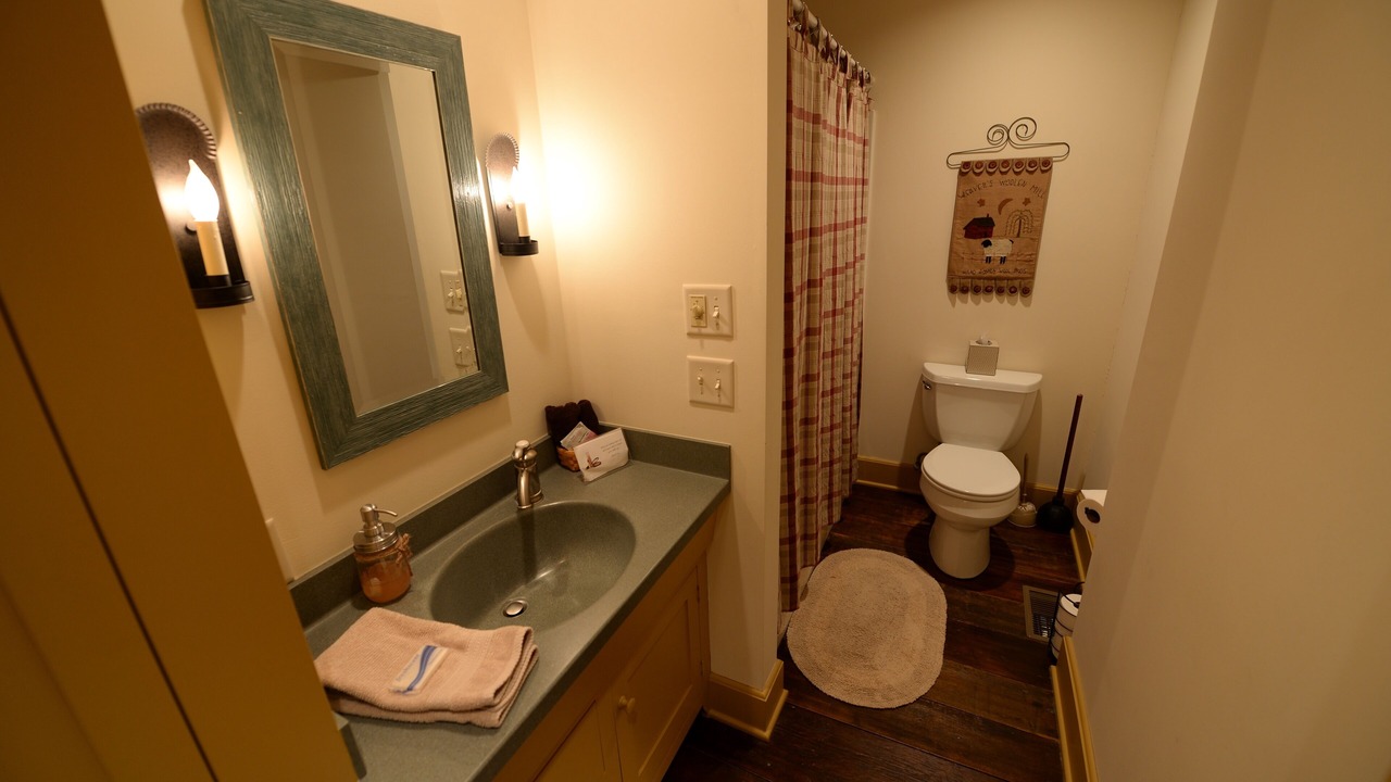 Photo of Bathroom in Winesburg