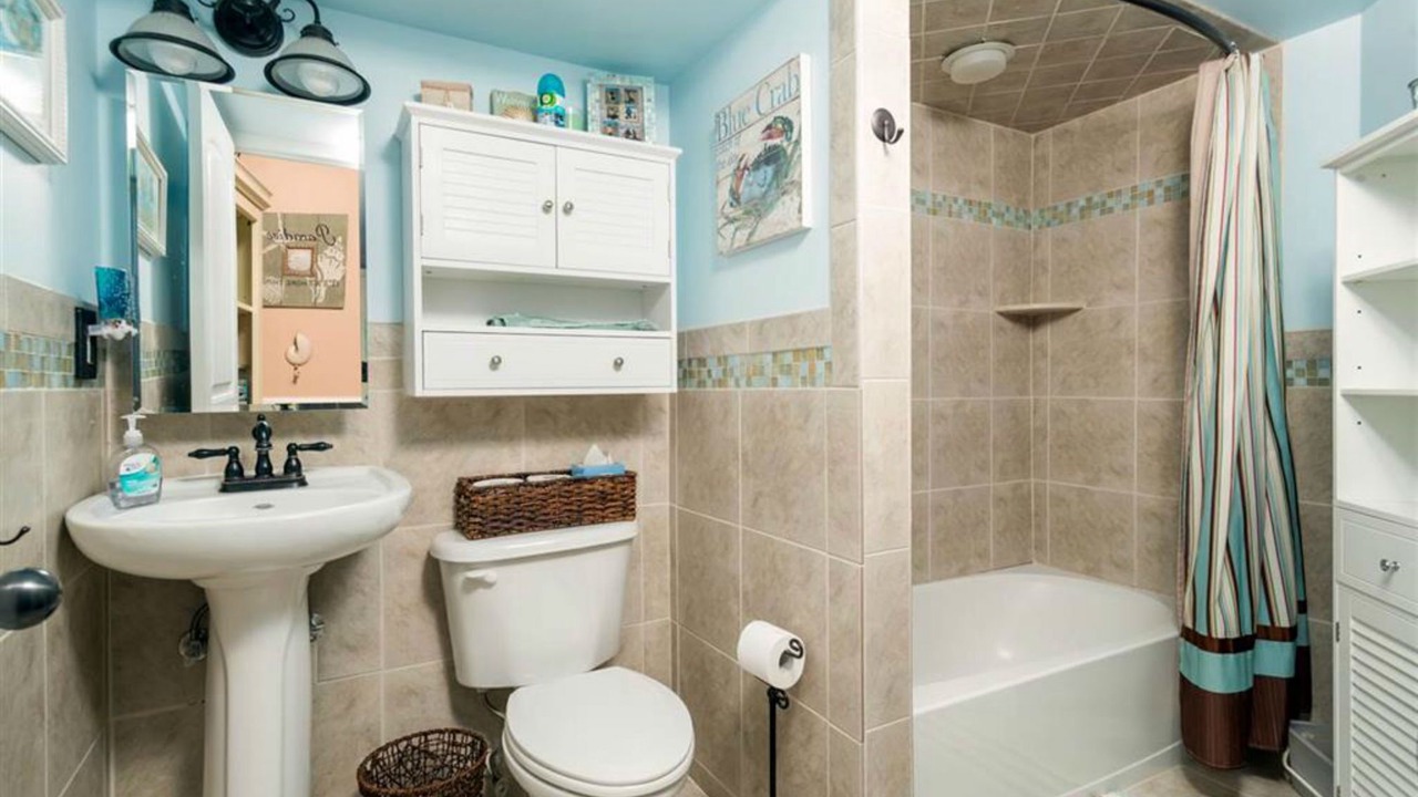 Photo of Bathroom in Avalon