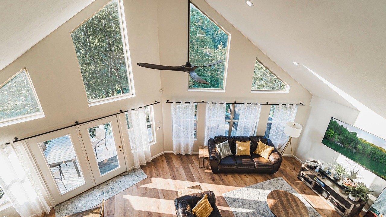 Photo of Livingroom in Lakeside Estates