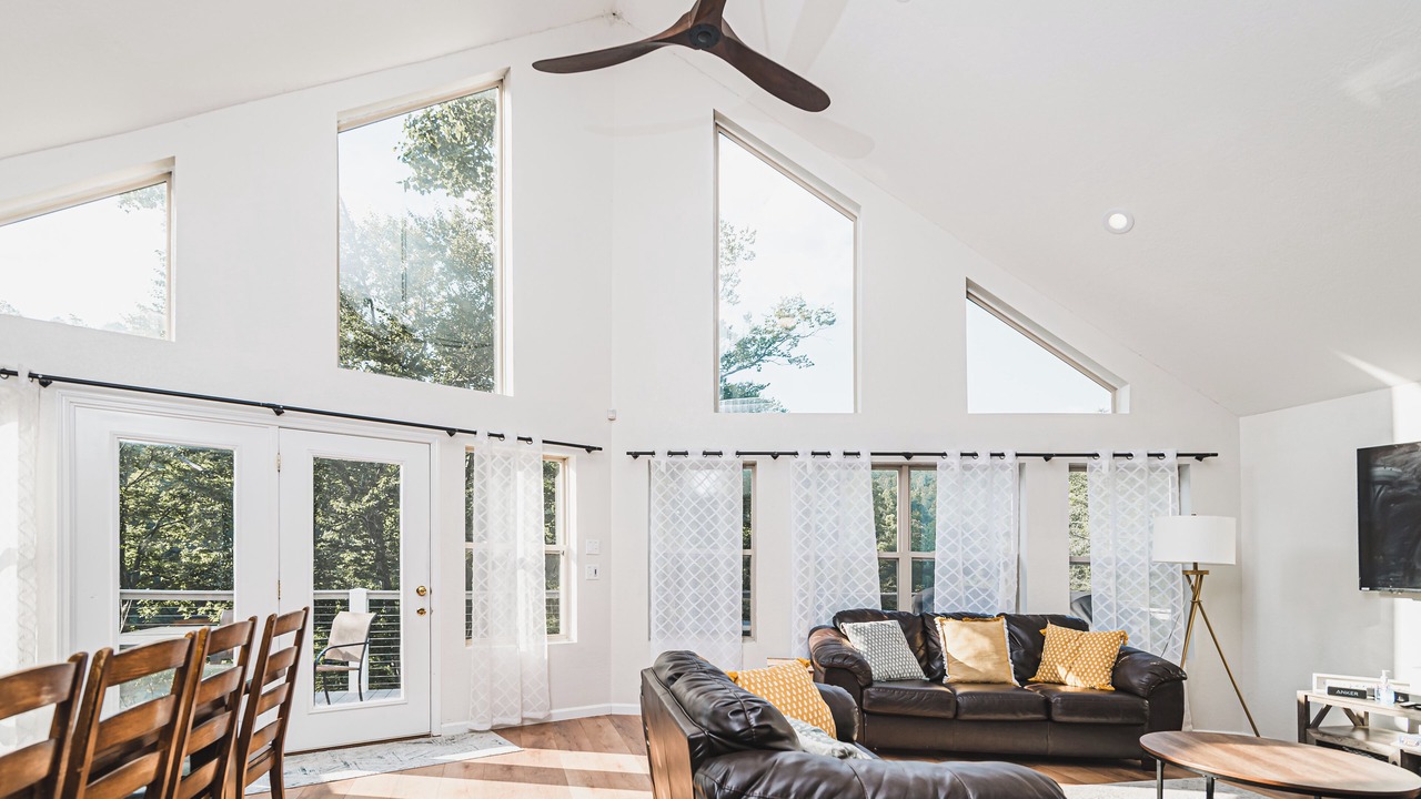 Photo of Livingroom in Lakeside Estates