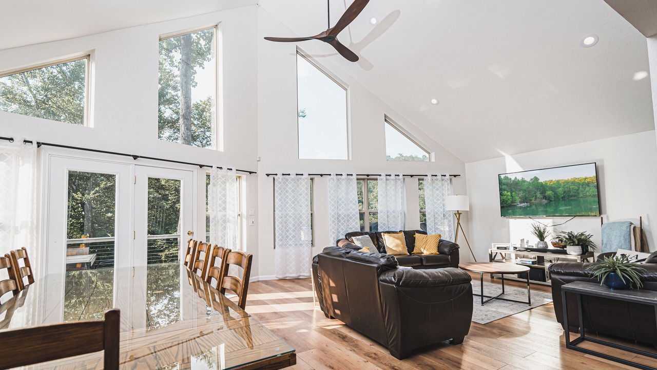 Photo of Livingroom in Lakeside Estates
