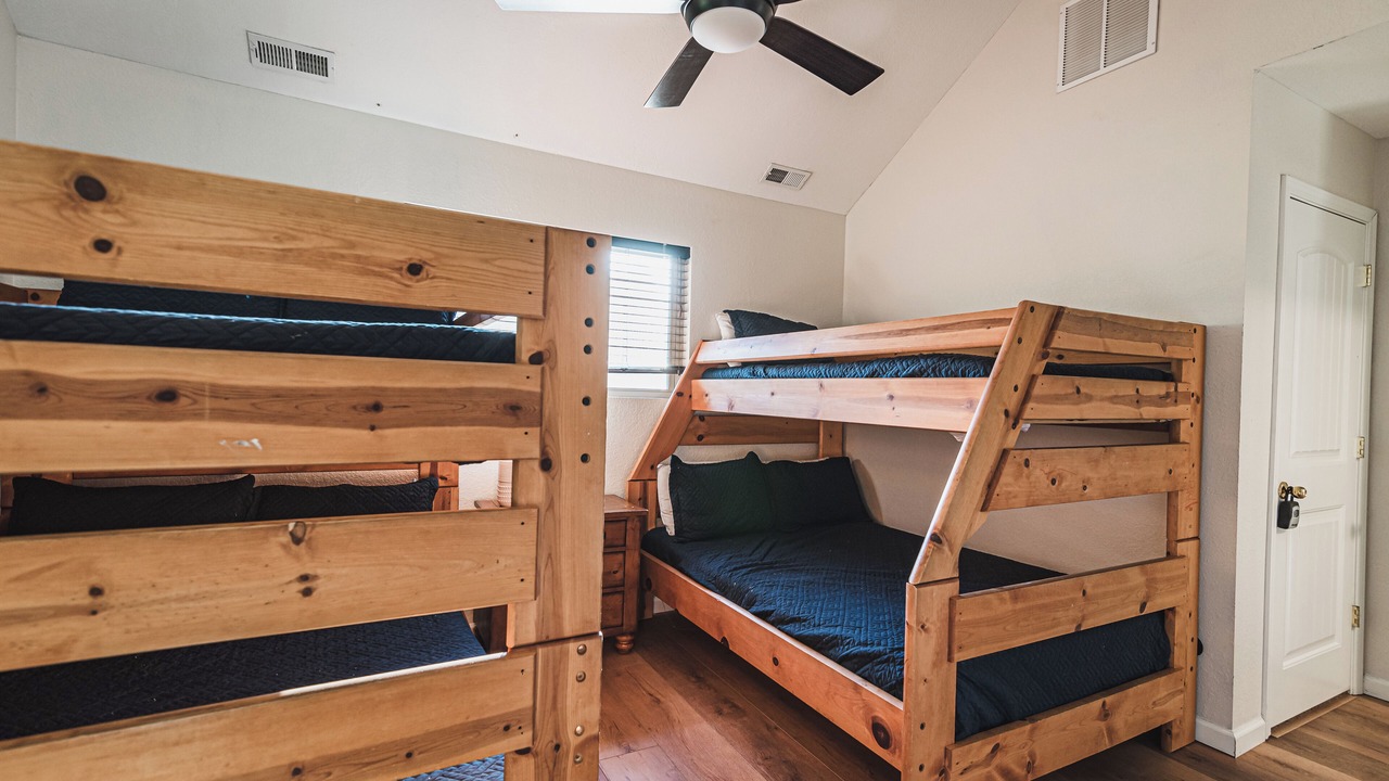 Photo of Bedroom in Lakeside Estates