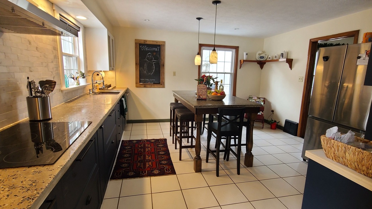 Photo of Kitchen in Peninsula