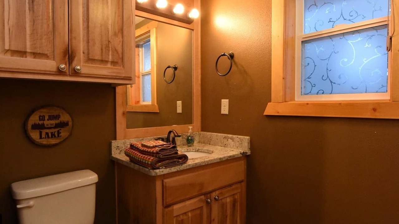 Photo of Bathroom in Island Park