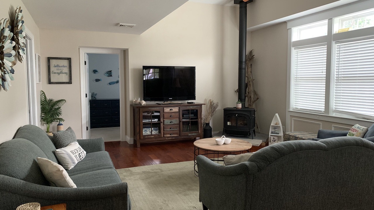 Photo of Livingroom in Town Bank