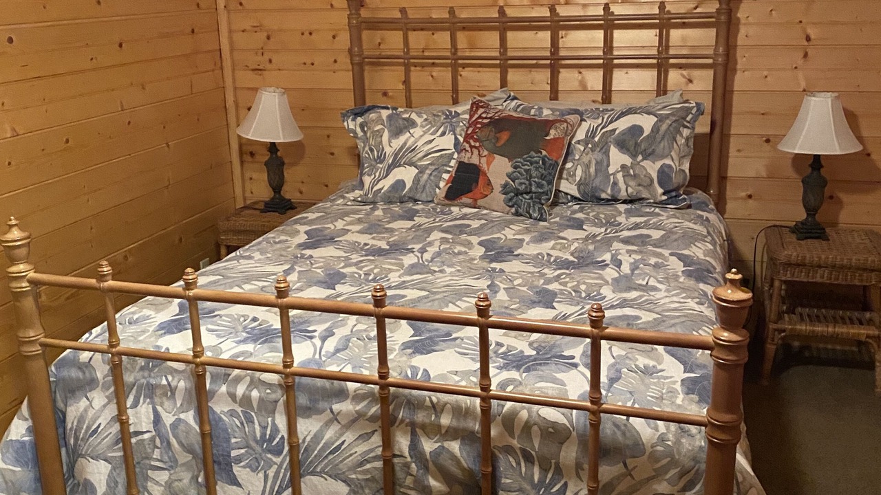 Photo of Bedroom in Byrdstown