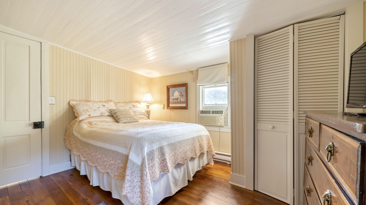 Photo of Bedroom in Milford