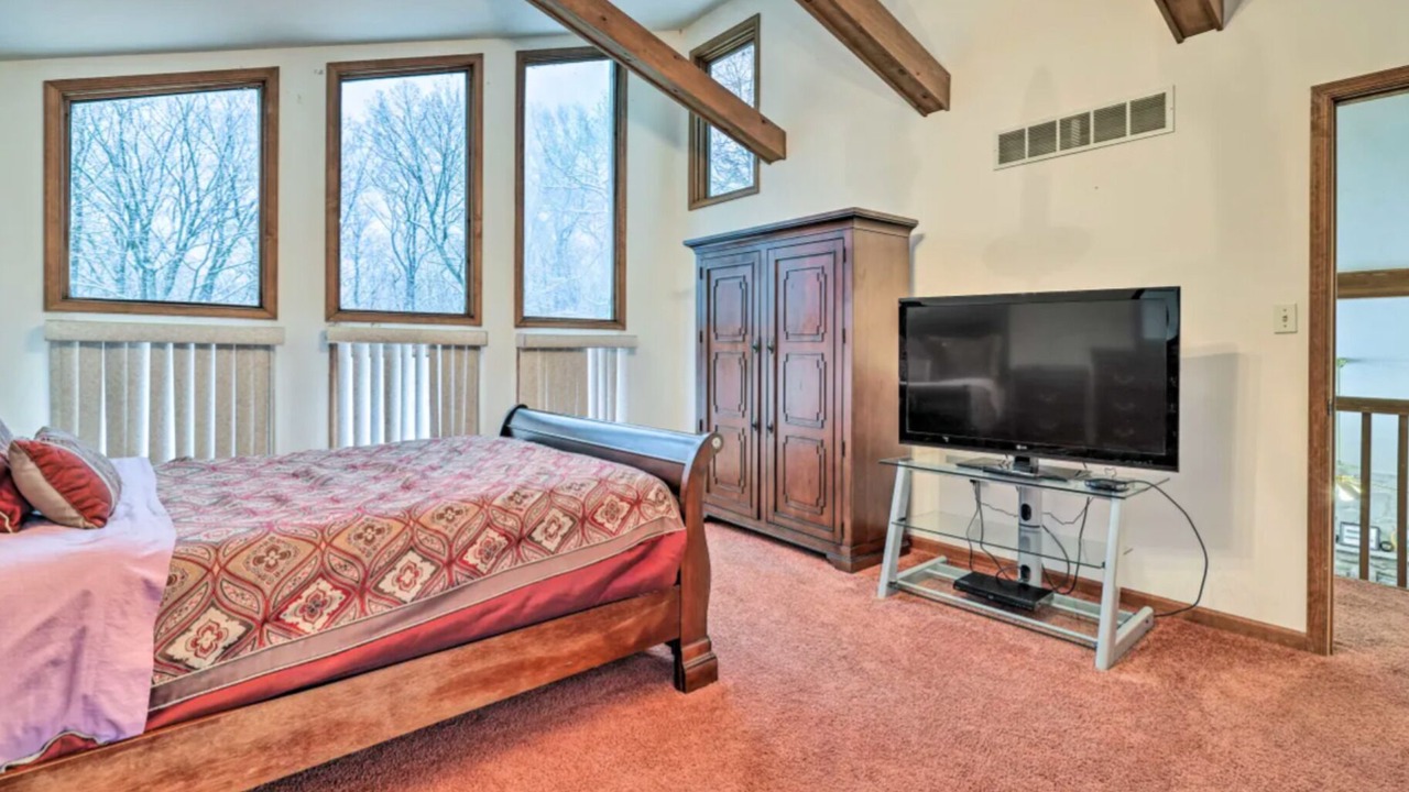 Photo of Bedroom in Pocono Mountain Lake