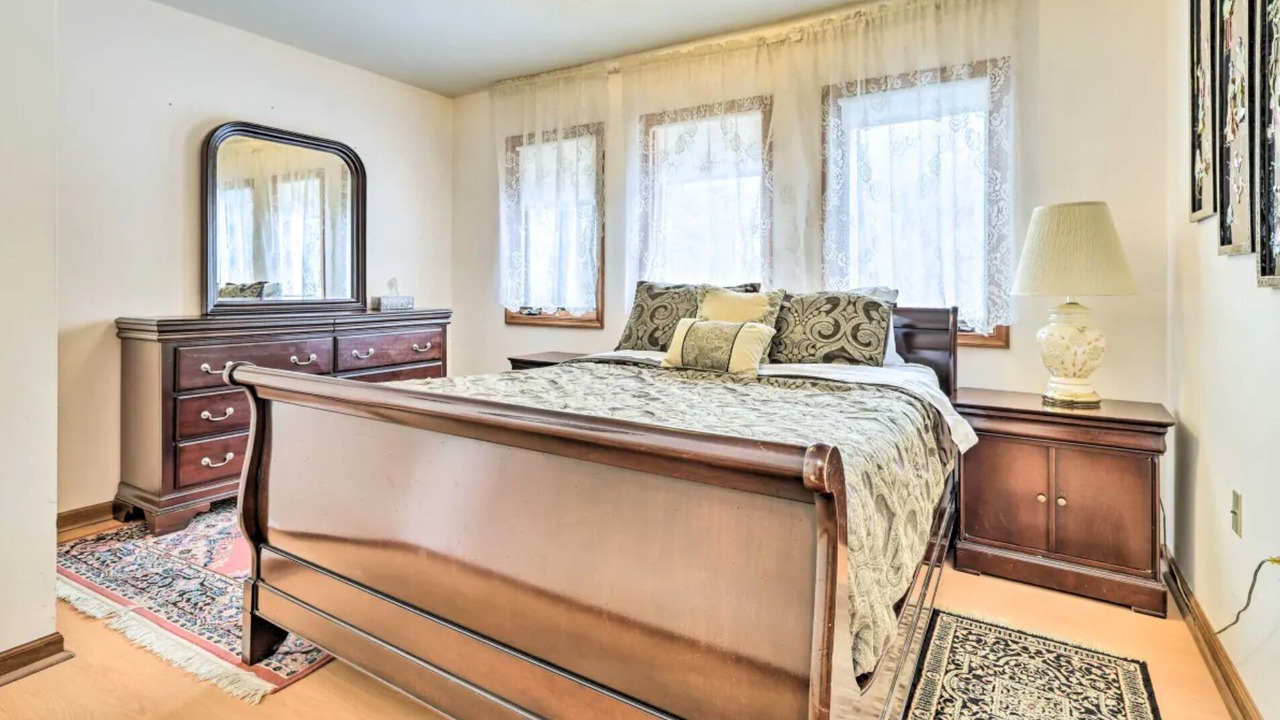Photo of Bedroom in Pocono Mountain Lake