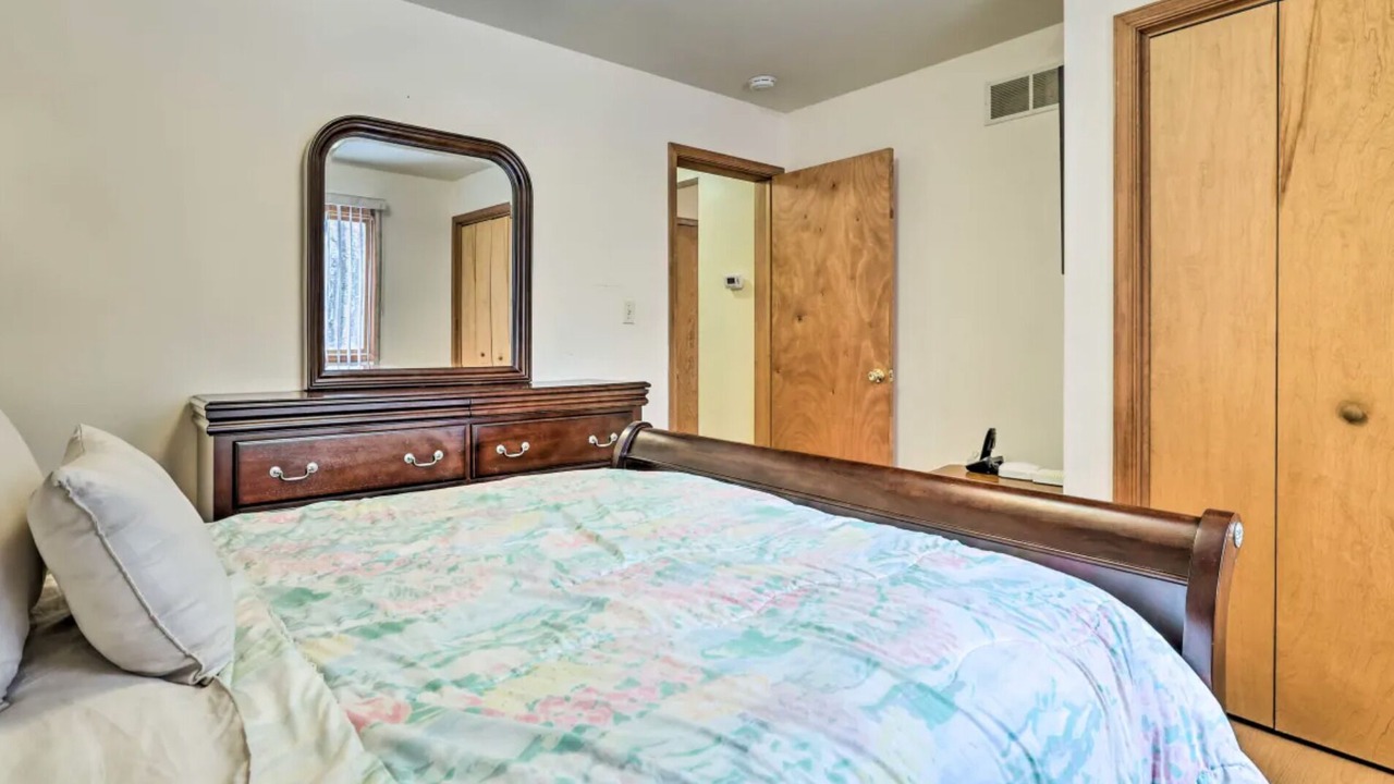 Photo of Bedroom in Pocono Mountain Lake