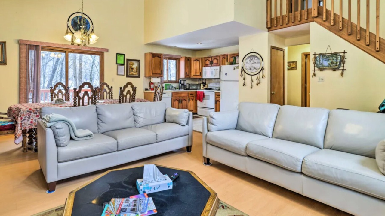 Photo of Livingroom in Pocono Mountain Lake
