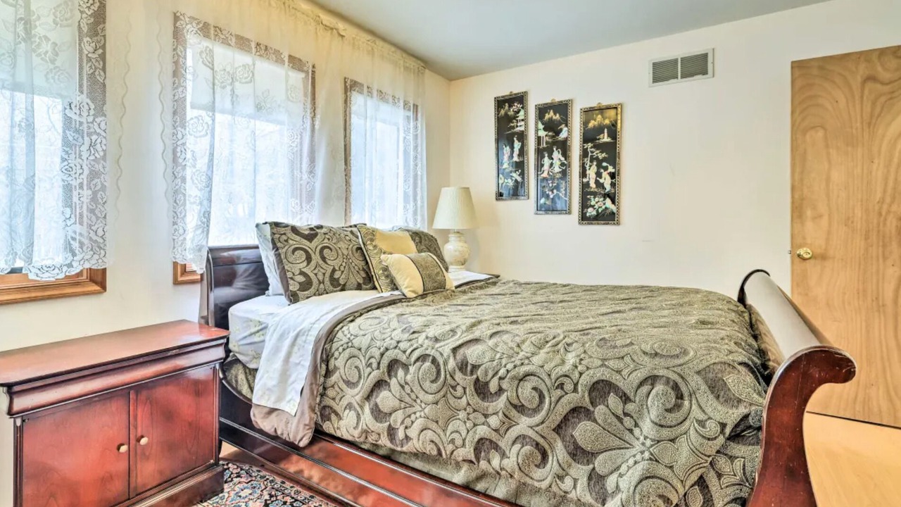 Photo of Bedroom in Pocono Mountain Lake