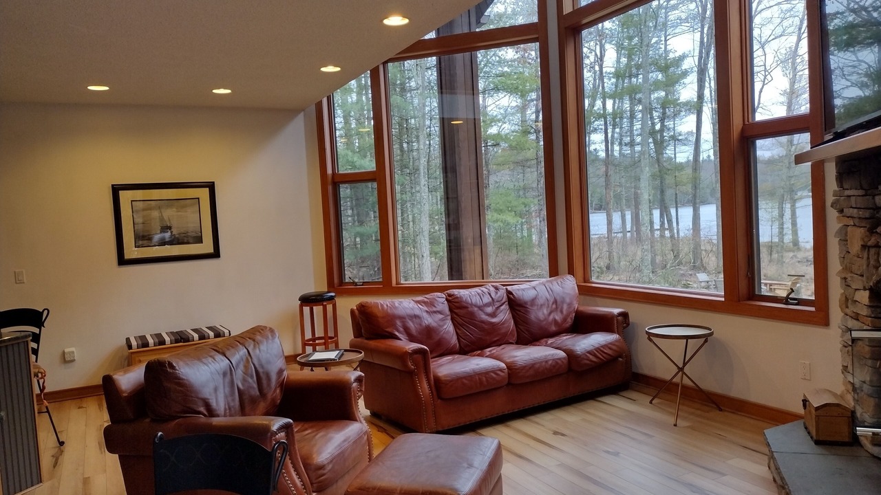 Photo of Livingroom in Town of Highland