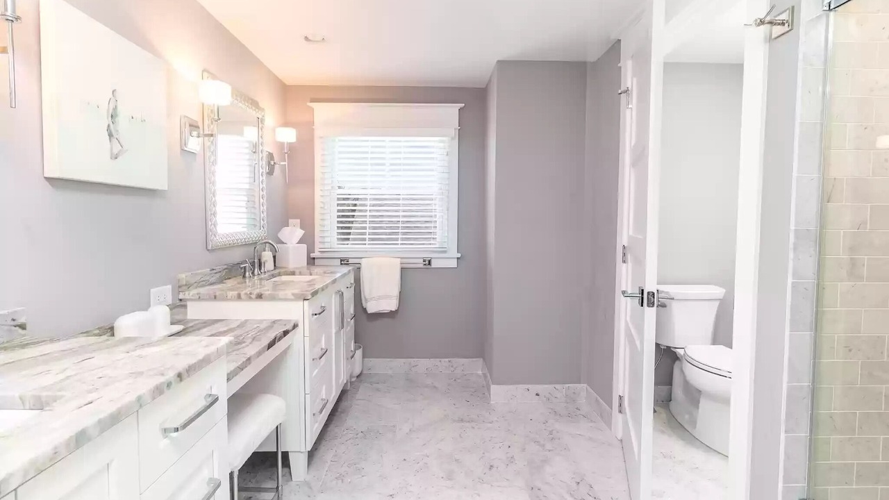 Photo of Bathroom in Avalon