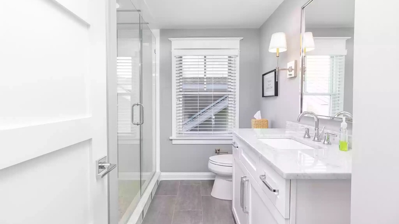 Photo of Bathroom in Avalon