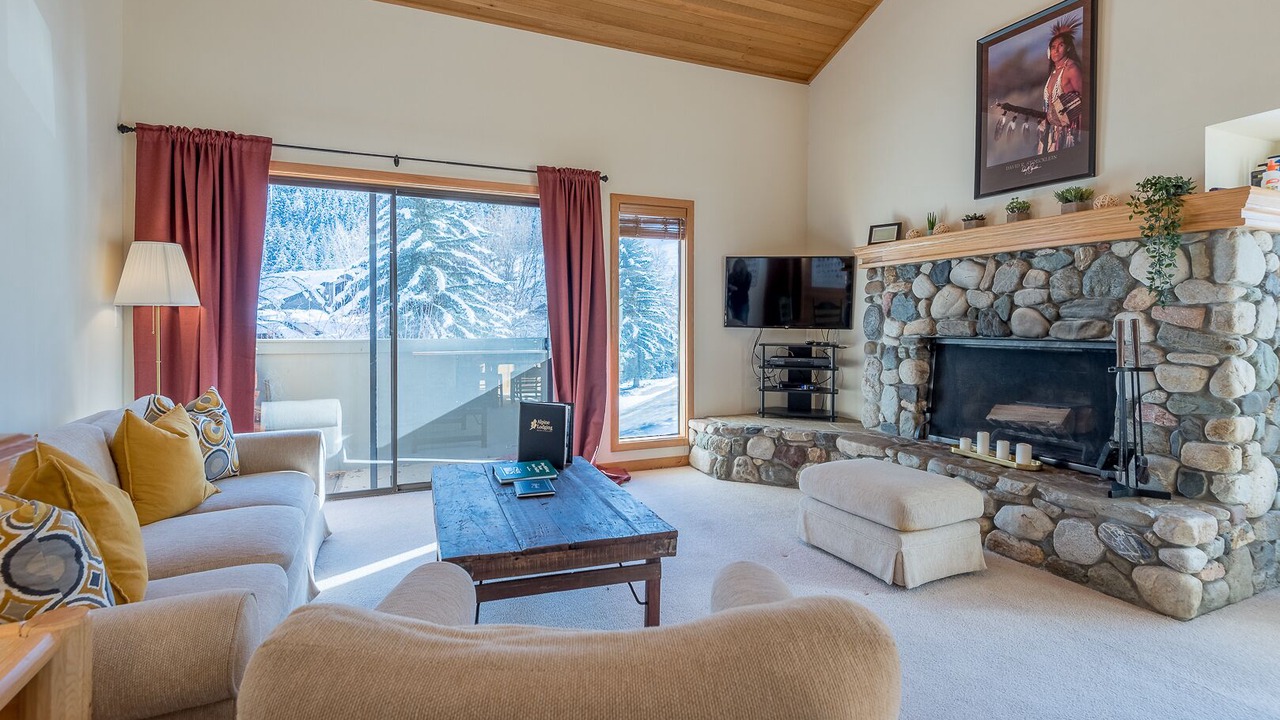 Photo of Livingroom in Warm Springs
