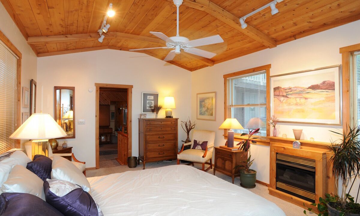 Photo of Bedroom in Champion
