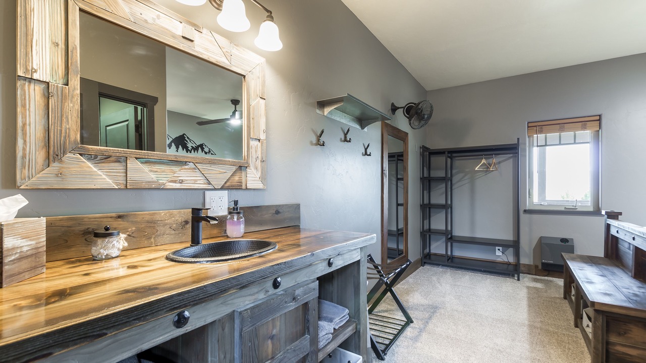 Photo of Bedroom in Island Park