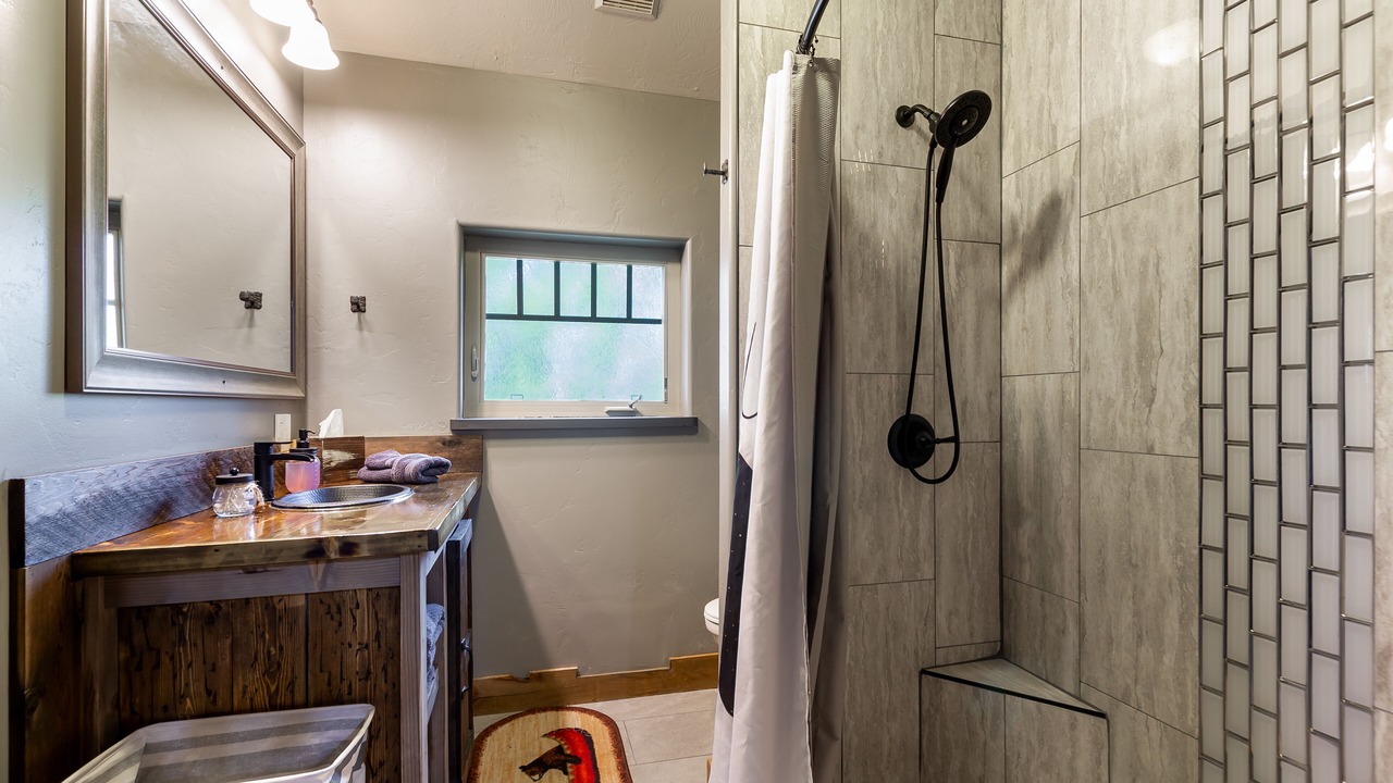 Photo of Bedroom in Island Park