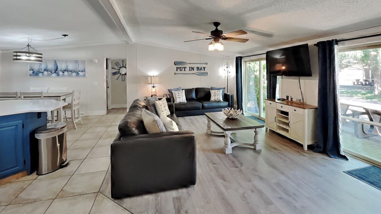 Photo of Livingroom in Put-in-Bay
