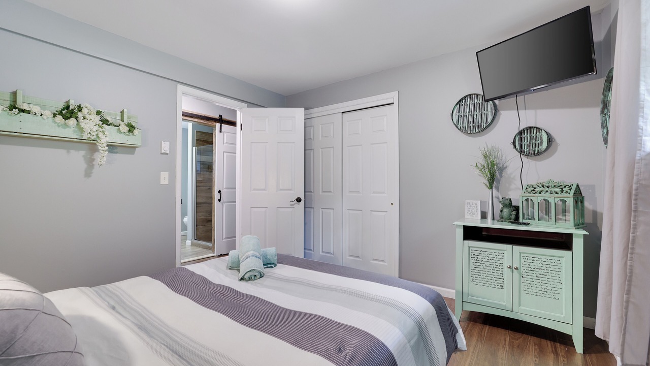 Photo of Bedroom in Henryville