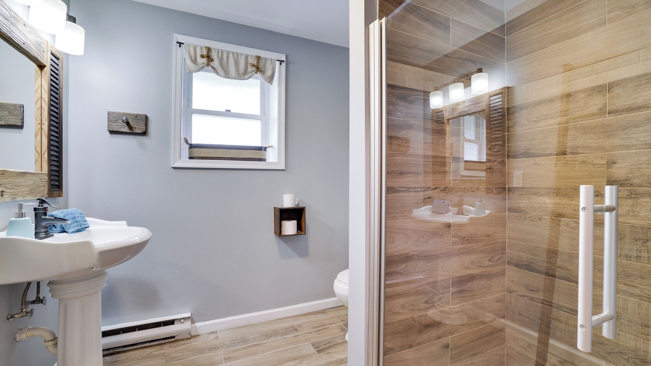 Photo of Bathroom in Henryville