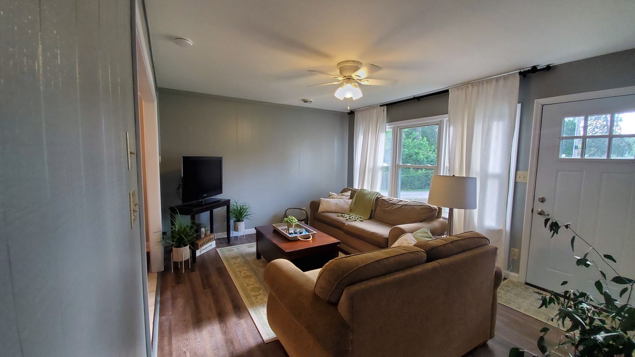 Photo of Livingroom in Tiffin