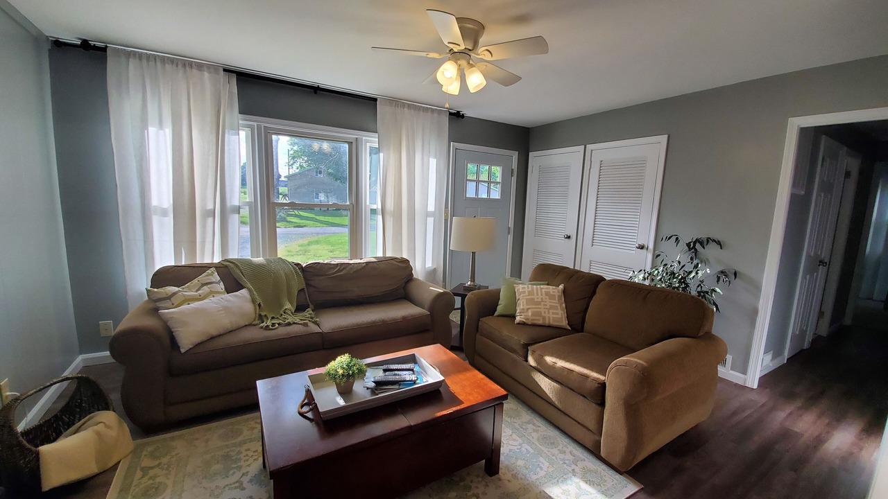 Photo of Livingroom in Tiffin