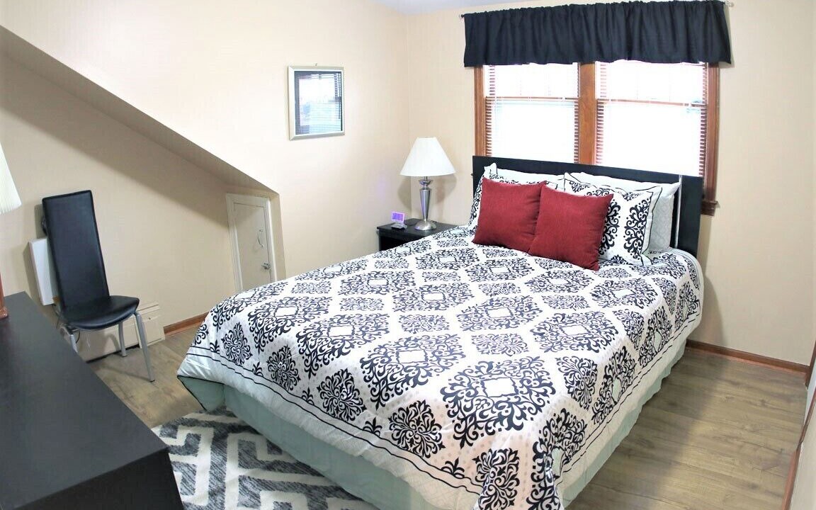 Photo of Bedroom in Raritan