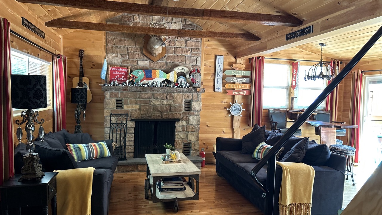 Photo of Livingroom in Wallenpaupauk Lake Estates