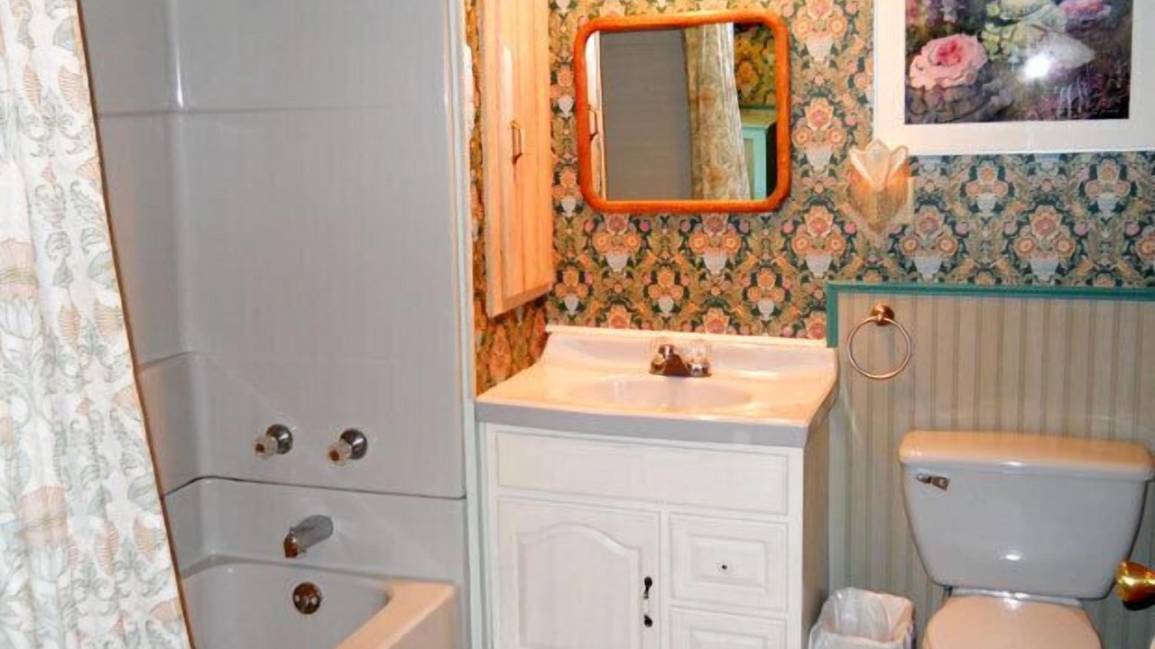 Photo of Bathroom in Chalk Hill