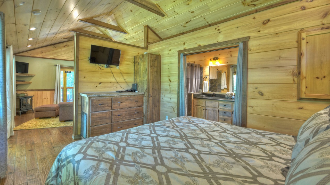Photo of Bedroom in Mineral Bluff