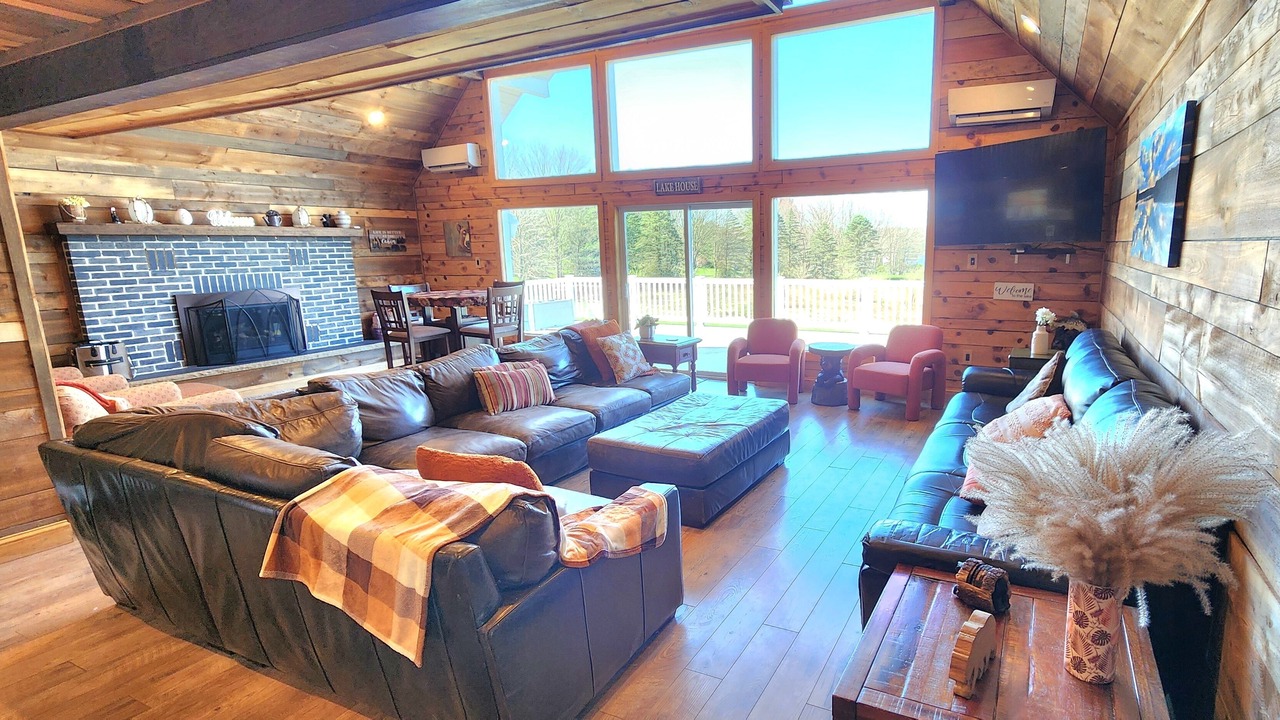 Photo of Livingroom in Jim Thorpe