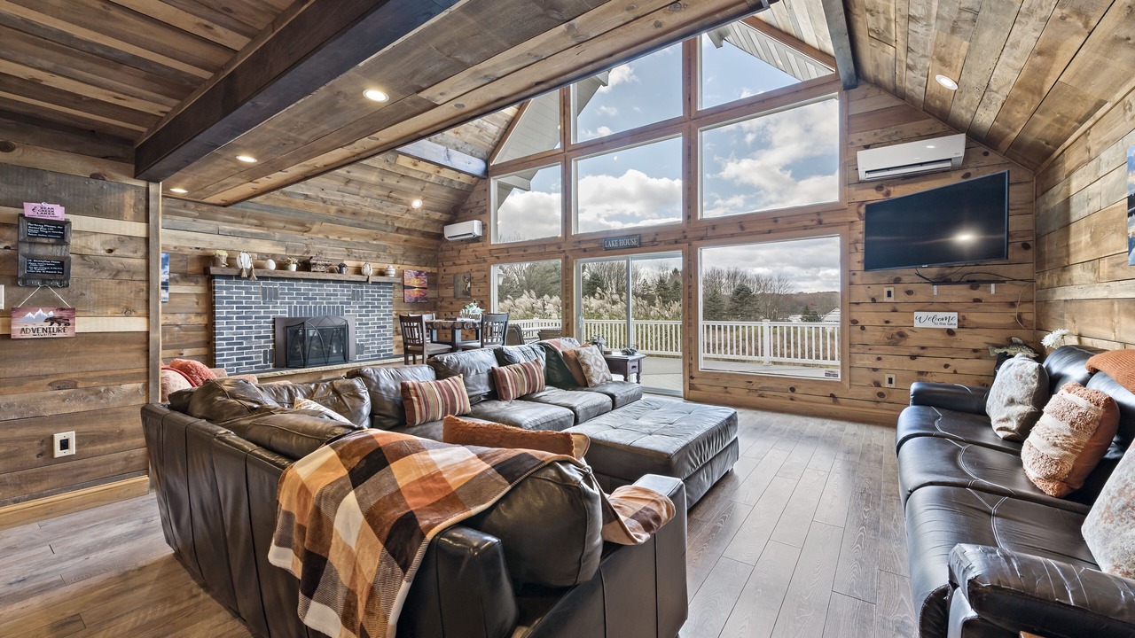 Photo of Livingroom in Jim Thorpe