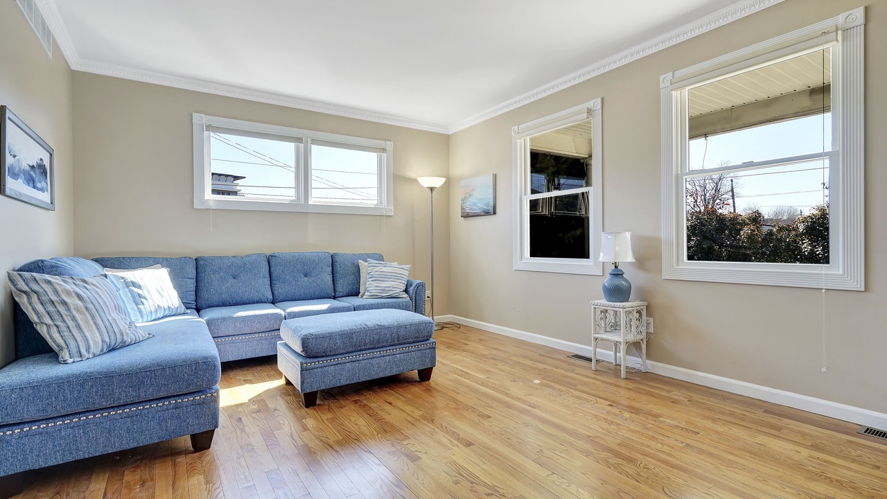 Photo of Livingroom in Long Branch