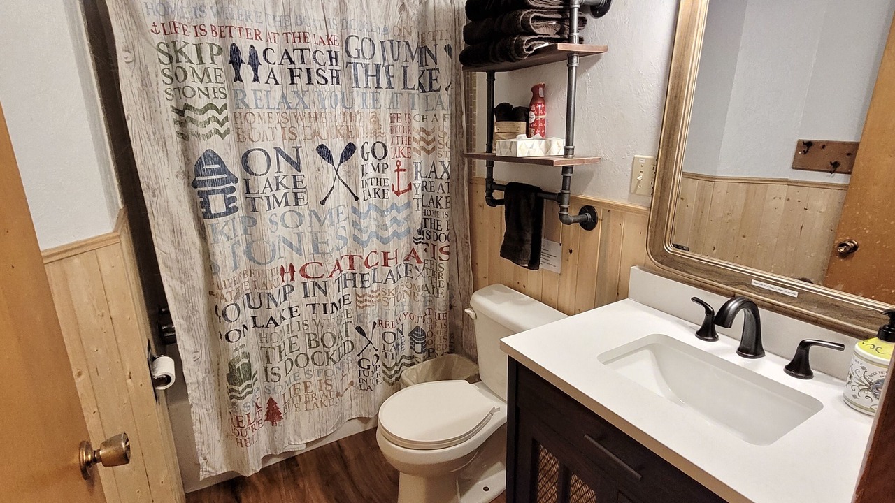Photo of Bathroom in Island Park