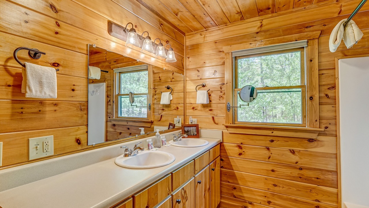 Photo of Bathroom in Mineral Bluff