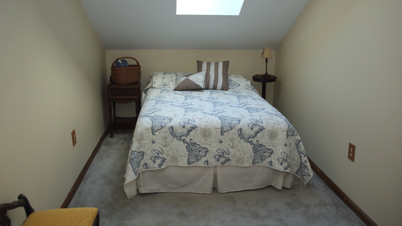 Photo of Bedroom in Town of Olive
