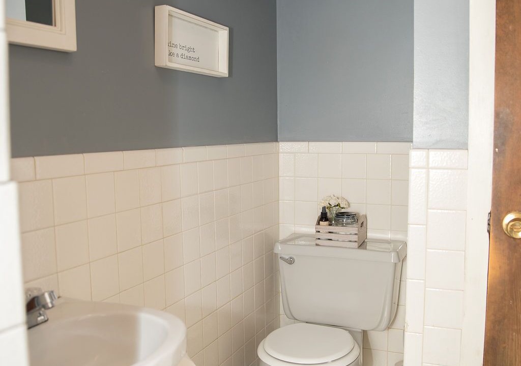 Photo of Bathroom in Sweet Valley