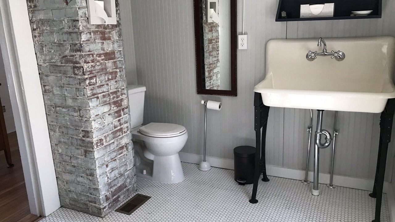 Photo of Bathroom in Bluemont