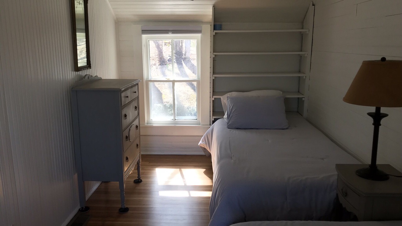 Photo of Bedroom in Bluemont