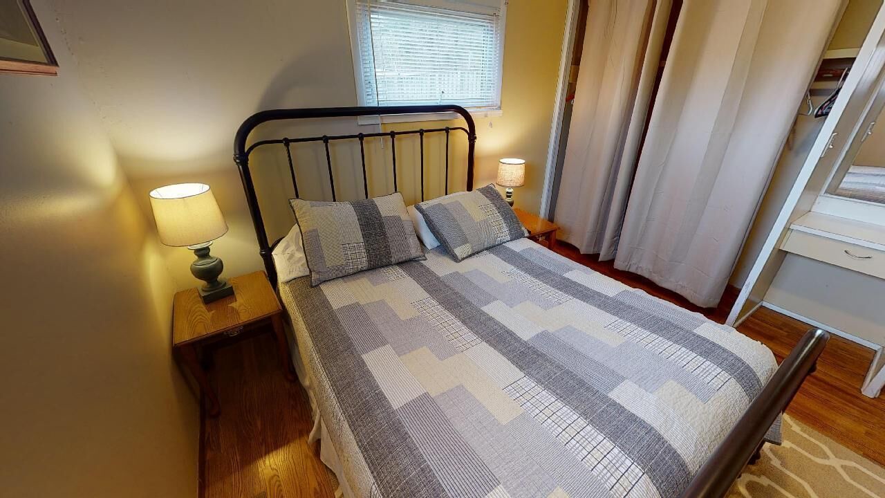 Photo of Bedroom in Nelsonville
