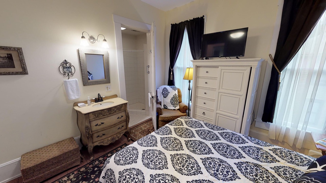 Photo of Bedroom in Nelsonville