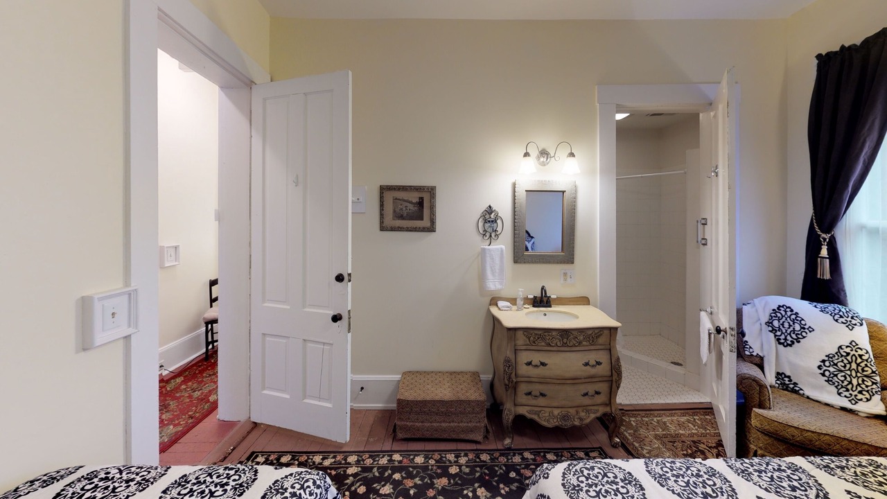Photo of Bedroom in Nelsonville