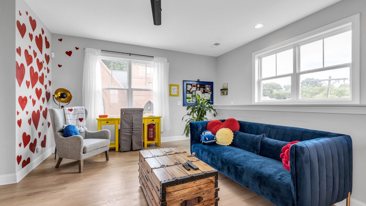 Photo of Livingroom in St. Elmo Improvement League