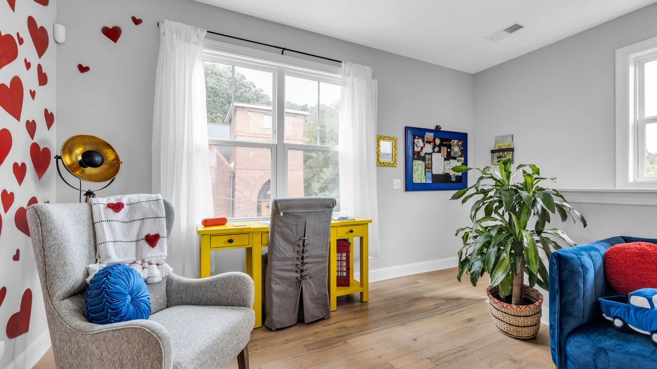 Photo of Livingroom in St. Elmo Improvement League