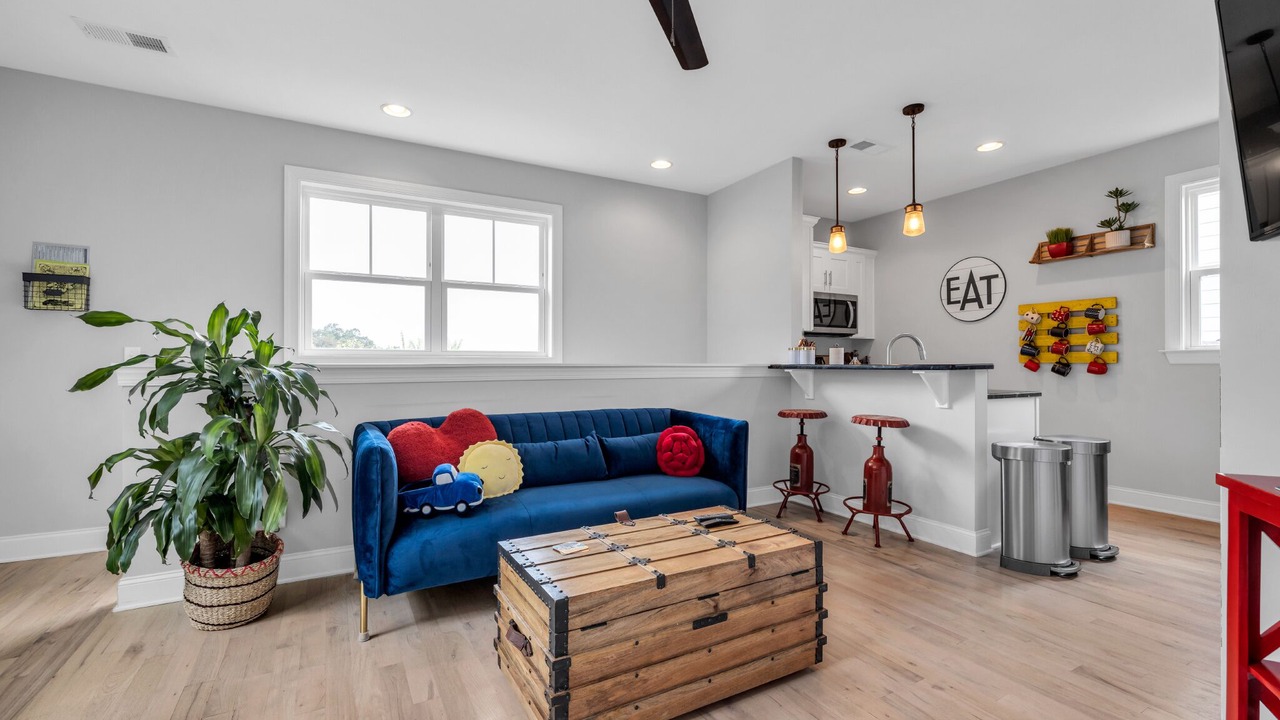 Photo of Livingroom in St. Elmo Improvement League