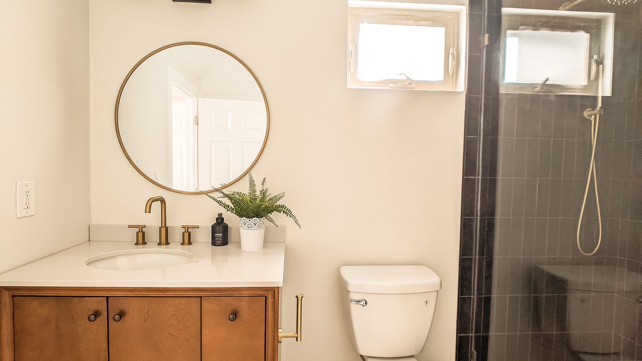 Photo of Bathroom in Detroit - Shoreway