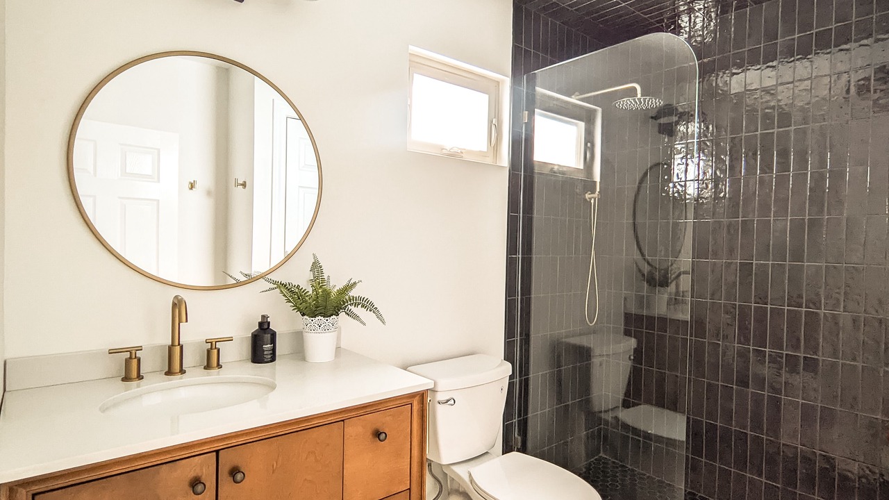 Photo of Bathroom in Detroit - Shoreway