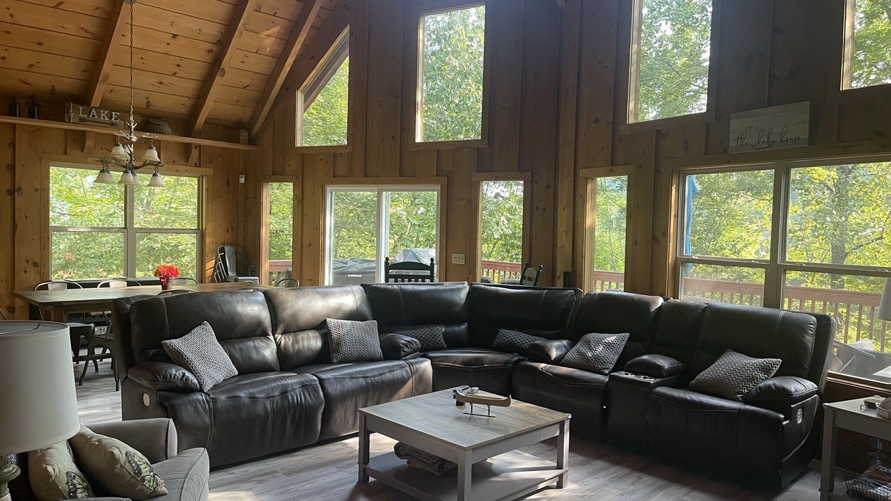 Photo of Bedroom in Flat Hollow Marina